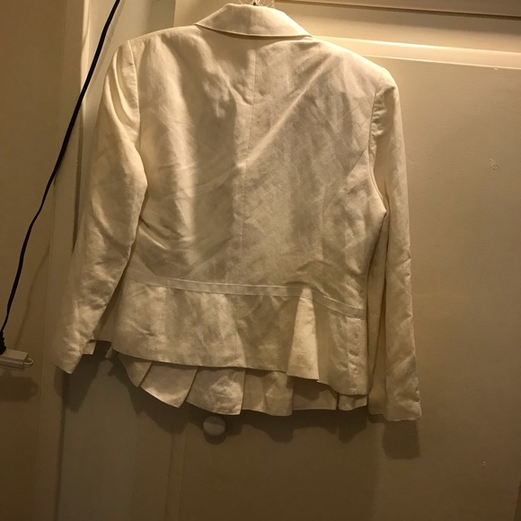 Suits - Picture 4 of 15